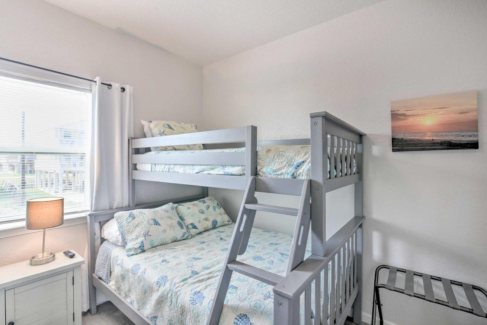 Surfside Beach Retreat With Deck And Ocean Views Luaran gambar
